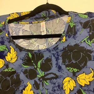 New with tags small Lularoe perfect tee shirt
